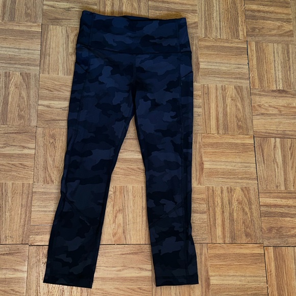 Lululemon Camo crop leggings used in great condition - Picture 2 of 12